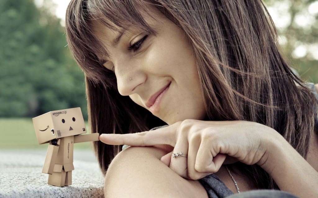 ws_Girl_and_small_robot_1680x1050